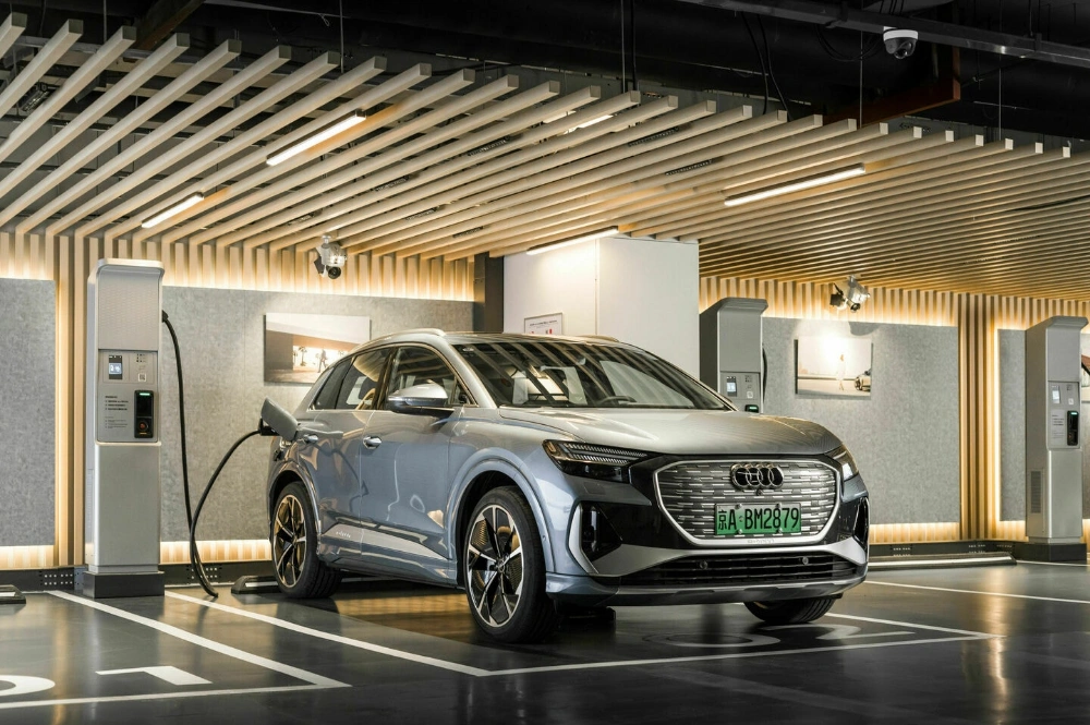 audi q4 e-tron podczas ładowania