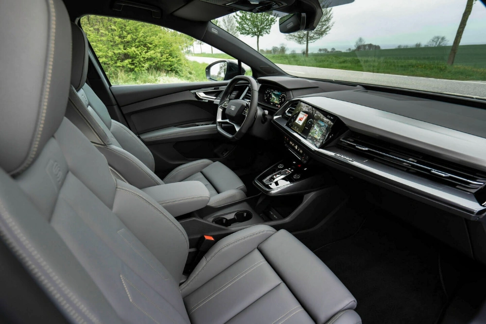 wnętrze samochodu audi q4 e-tron
