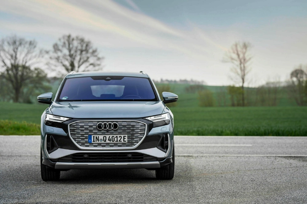 audi q4 e-tron z przodu