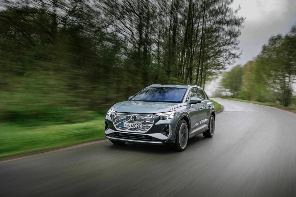 audi q4 e-tron podczas jazdy