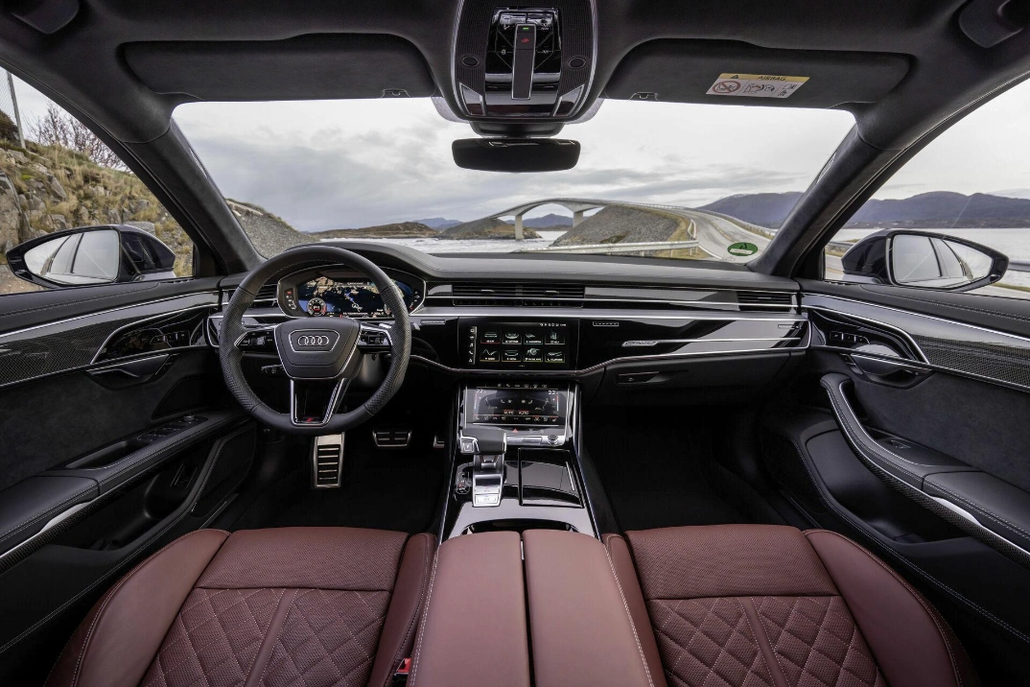 Środek Audi A8