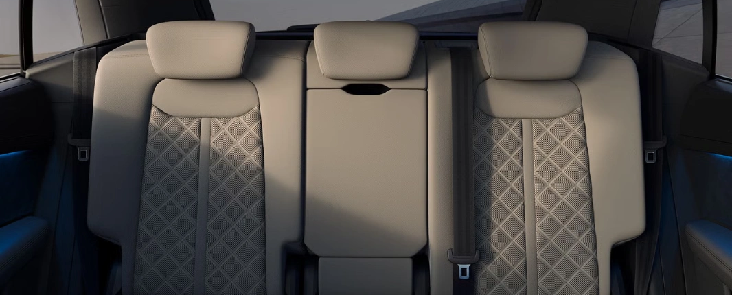 tylne siedzenia audi sq8