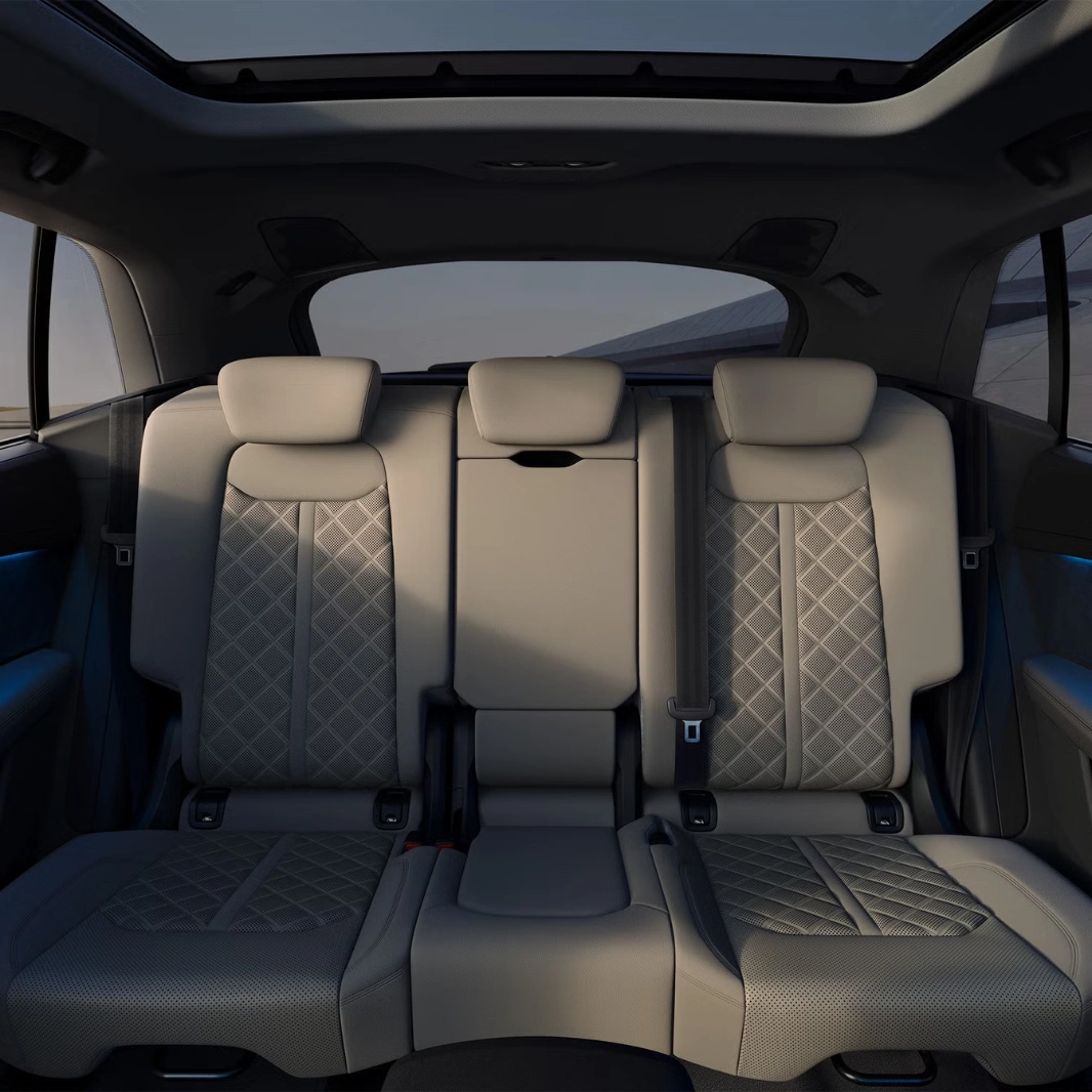 tylne siedzenia audi sq8